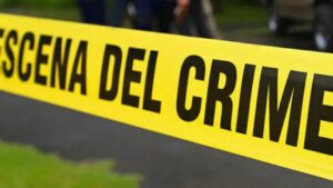 Recibió dos tiros de su padrastro y se hizo el muerto mientras este asesinaba a su madre