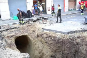 Rescatan a un presunto ladrn de bancos atrapado en un tnel cerca del Vaticano