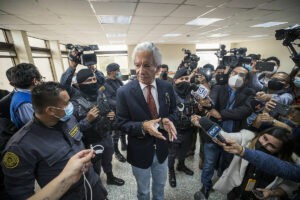 Retrasan la audiencia en los tribunales de Jos Rubn Zamora, presidente de 'El Peridico' de Guatemala