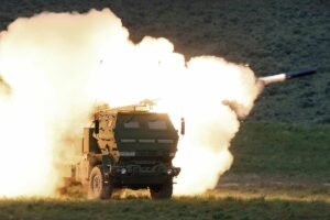 Rusia afirma haber destruido dos lanzaderas HIMARS en Ucrania