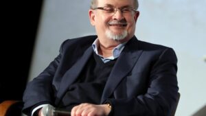 Salman Rushdie, atacado en EEUU