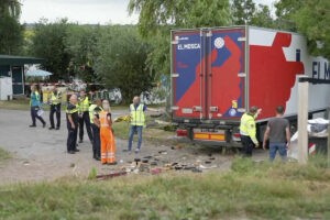 Seis muertos y siete heridos al estrellarse un camin de una empresa espaola contra una barbacoa en Pases Bajos