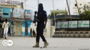 Somalia anuncia “guerra total” contra el grupo yihadista Al Shabab | El Mundo | DW