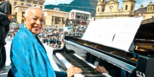 Teresita Gómez, la pianista de 79 años que salvó la posesión de Gustavo Petro