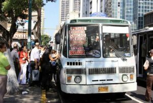 Transportistas esperan llevar el pasaje urbano a 1 dólar