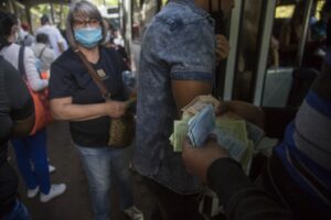 Transportistas mantienen tarifa urbana de 2 bolívares mientras esperan respuesta del gobierno