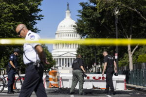 Un hombre se suicida despus de chocar su coche frente al Capitolio