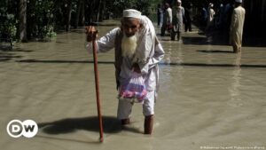 Un tercio de Pakistán está bajo el agua, con más de 1.130 muertos | El Mundo | DW