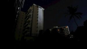 Vecinos de Las Fuentes en El Paraiso denuncian que llevan más de 24 horas sin luz