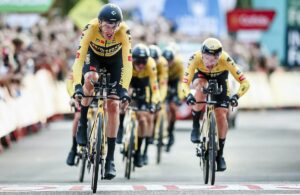 Vuelta a Espaa: El Jumbo de Primoz Roglic impone su ley en el estreno de la Vuelta en Utrecht