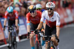 Vuelta a Espaa: Jess Herrada gana en Cistierna y alarga la felicidad del ciclismo espaol en la Vuelta
