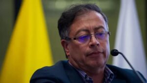 sus ambiciosas primeras reformas y los límites que le impone la economía colombiana