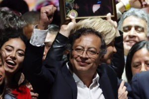 ¿Quiénes estarán presente en la posesión de Petro y quiénes no?