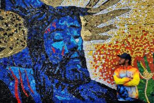 ▷ #VIDEO Elaboraron mural del Santo Cristo de La Grita con más de 20.000 tapas #7Ago