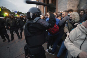 Más de 1.000 detenidos en protestas en Rusia contra la movilización parcial