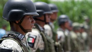 AMLO insiste en consulta sobre presencia de Fuerzas Armadas en las calles | El Mundo | DW