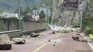 Al menos 7 muertos tras un terremoto de magnitud 6,8 en el centro de China