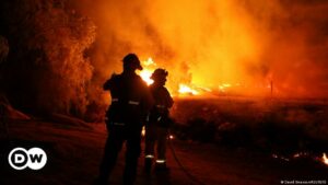 Al menos cuatro muertos y miles de evacuados por los incendios en California | El Mundo | DW