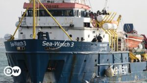 Barco de Sea Watch desembarca de emergencia en Italia con 428 migrantes | El Mundo | DW