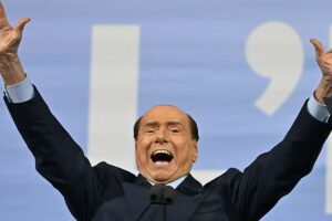 Berlusconi: "Putin slo quera cambiar a Zelenski por gente de bien"