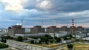 Central de Zaporiyia desconecta su último reactor tras nuevos bombardeos