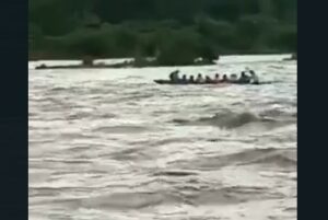 Circula video de embarcación en la que naufragaron el venezolano y los dos haitianos en Honduras