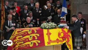 Comienza capilla ardiente de Isabel II en Edimburgo | El Mundo | DW