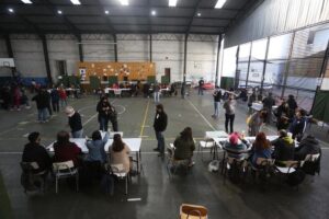 Con masiva afluencia se desarrolló las primeras horas del plebiscito en Chile