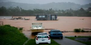 Desalojan a cientos de personas en Puerto Rico por inundaciones