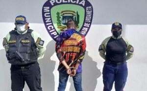 Detienen a hombre por amenazar con un machete a transeúntes en La Cañada de Urdaneta