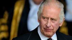 El Parlamento británico presenta sus condolencias y rinde lealtad al nuevo rey