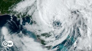 El huracán Ian toca tierra en Carolina del Sur con categoría 1 | El Mundo | DW