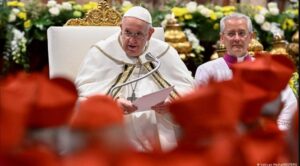 El papa anuncia que no asistirá al funeral de la reina Isabel II