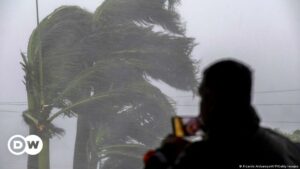 El poderoso huracán Ian golpea la costa oeste de Florida | El Mundo | DW