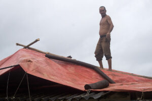 El poderoso huracn Ian de categora 3 toca tierra en Cuba con vientos de 185 kilmetros por hora