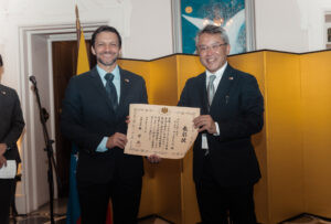 Embajada de Japón entrega reconocimiento al karateca Antonio Díaz