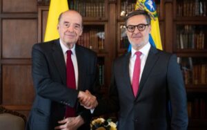 Embajador de Venezuela en Colombia entrega credenciales