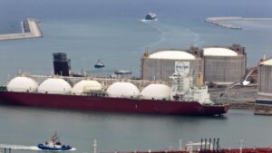 España, primer importador de gas natural licuado ruso del mundo en julio y agosto