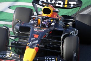 F1: Verstappen resucita en casa con una gran 'pole' ante al acoso de Ferrari