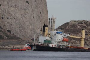 Gibraltar avanza en la extracción del fueloil del buque OS35 e incorpora un "investigador independiente"