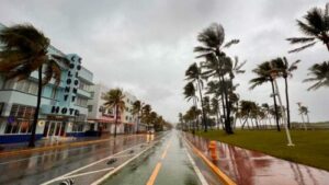 Ian se aproxima a Florida como huracán categoría 4