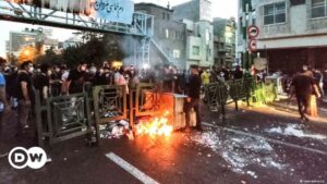 Irán amenaza a famosos y medios por las protestas | El Mundo | DW