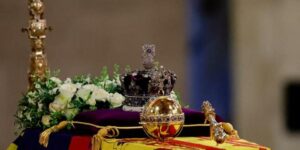 Isabel II recibe el tributo final de su pueblo y de líderes mundiales