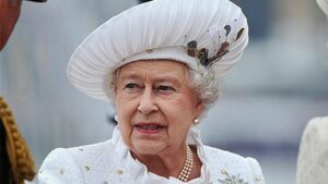Isabel II suspende dos actos en cuatro días y desata la preocupación por su salud