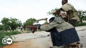 Islamistas asesinan a una veintena de civiles en Somalia | El Mundo | DW