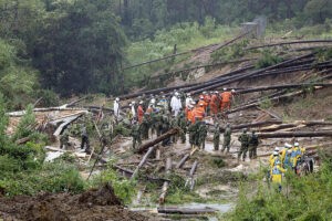 Japn emite alertas de evacuacin para 9,6 millones de personas tras tocar tierra el tifn Nanmadol