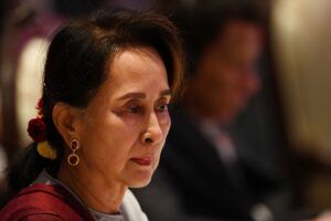 La lder civil birmana Aung San Suu Kyi condenada a tres aos ms de crcel