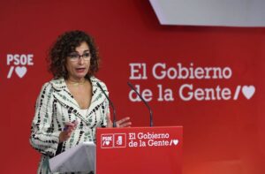 La ministra de Hacienda se desmarca de la bajada del IRPF de Puig pero acusa al PP de provocar efecto dominó a la baja