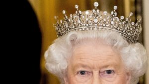 La reina Isabel II murió "de vieja" según el certificado de defunción