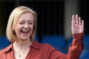 Liz Truss sucederá a Johnson en Downing Street tras imponerse en las primarias 'tories'